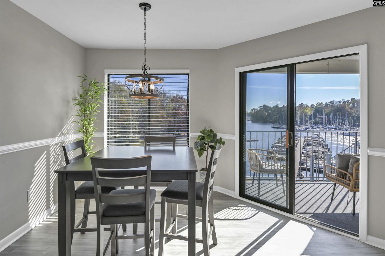 320 Shoreline Drive Photo 11