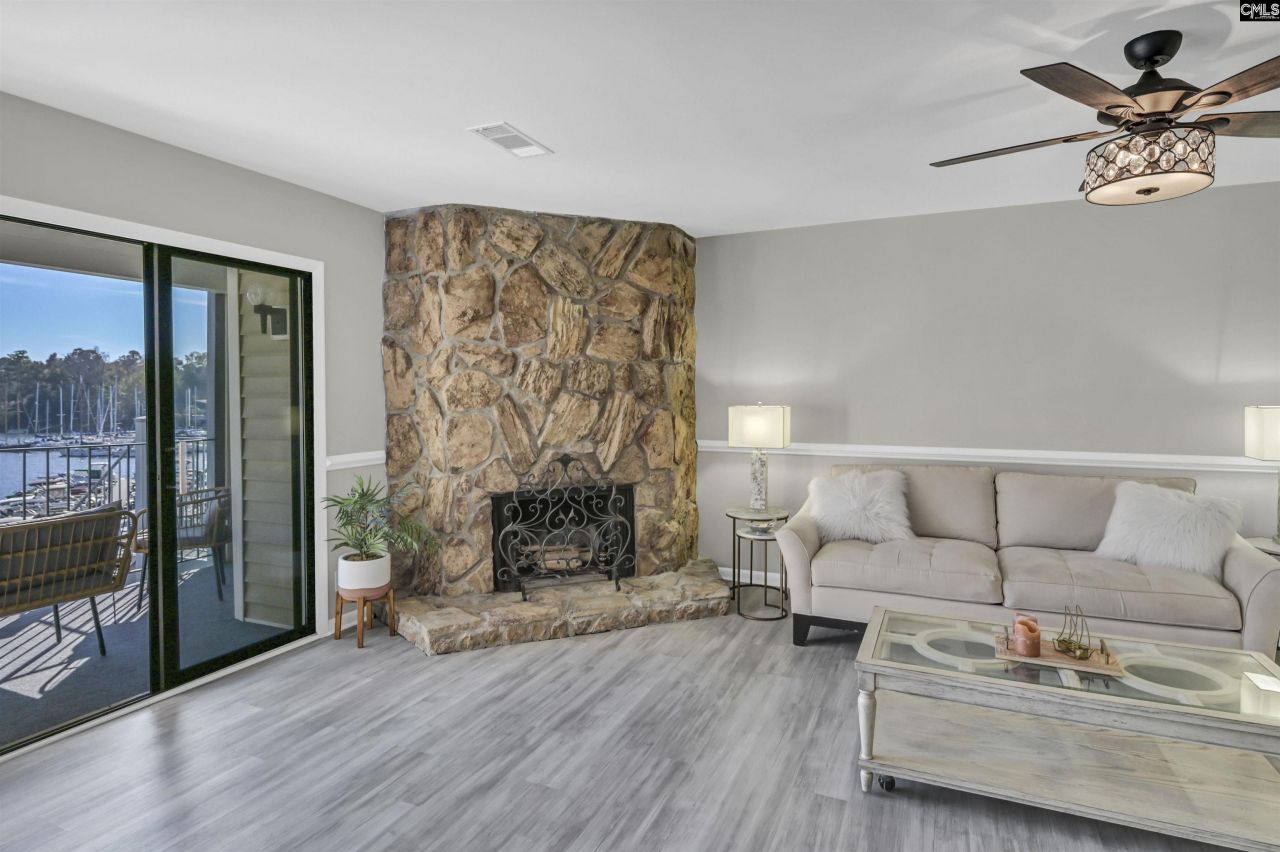 320 Shoreline Drive Photo 12