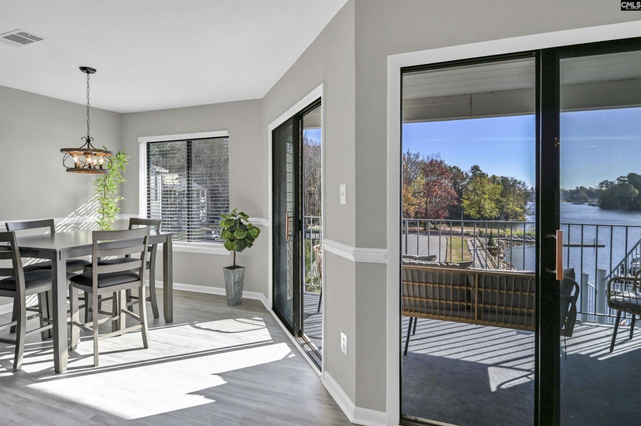 320 Shoreline Drive Photo 13