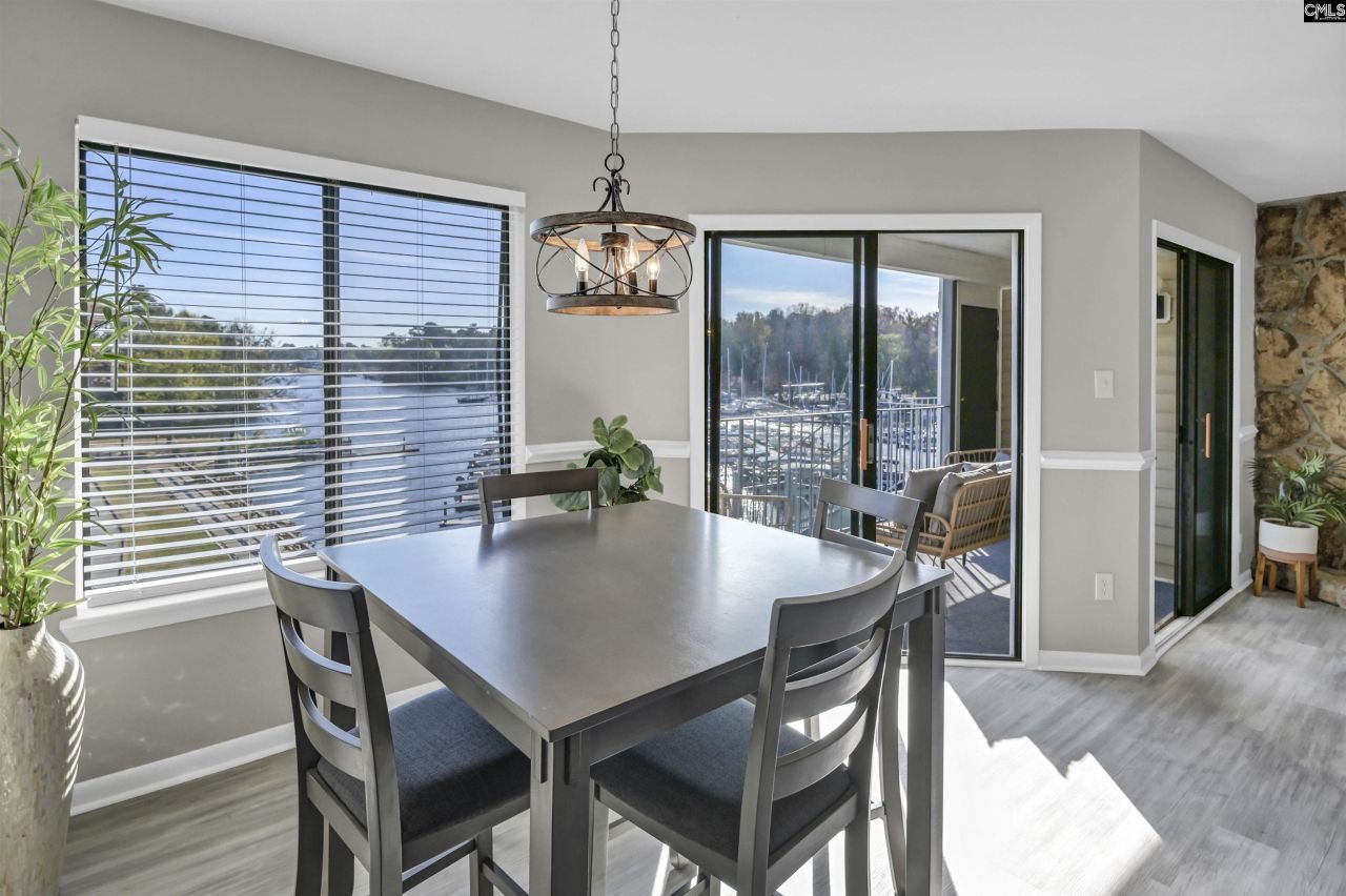 320 Shoreline Drive Photo 15