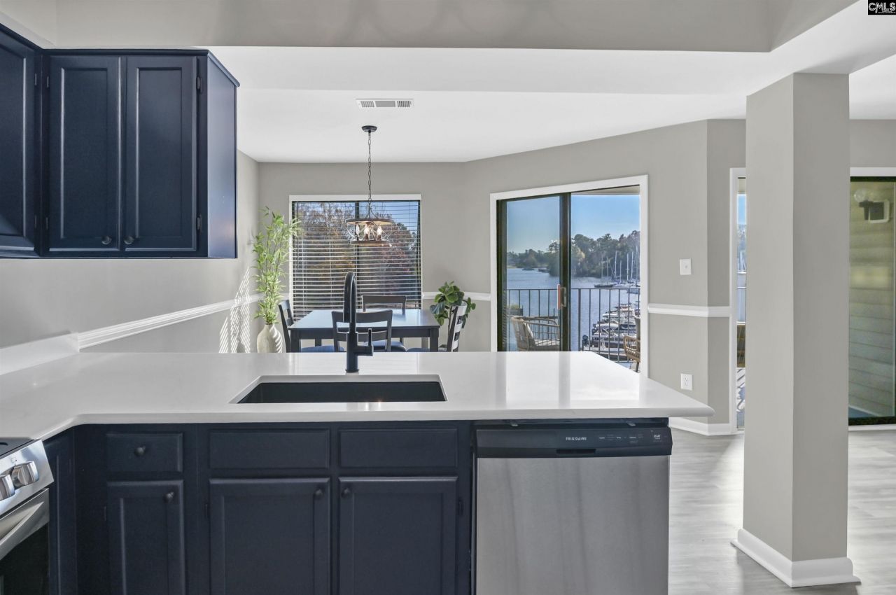 320 Shoreline Drive Photo 16