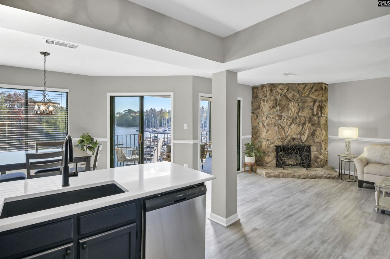 320 Shoreline Drive Photo 17