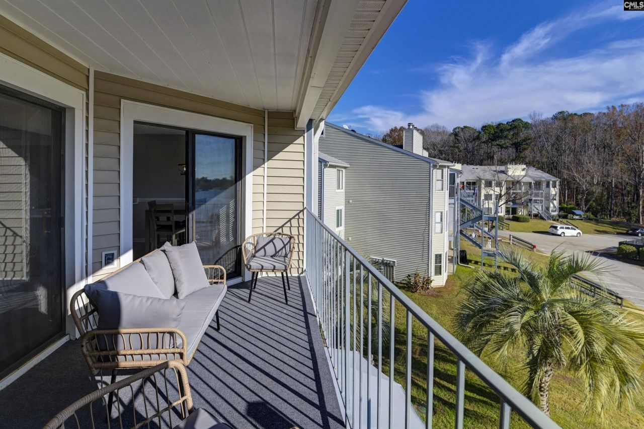 320 Shoreline Drive Photo 4