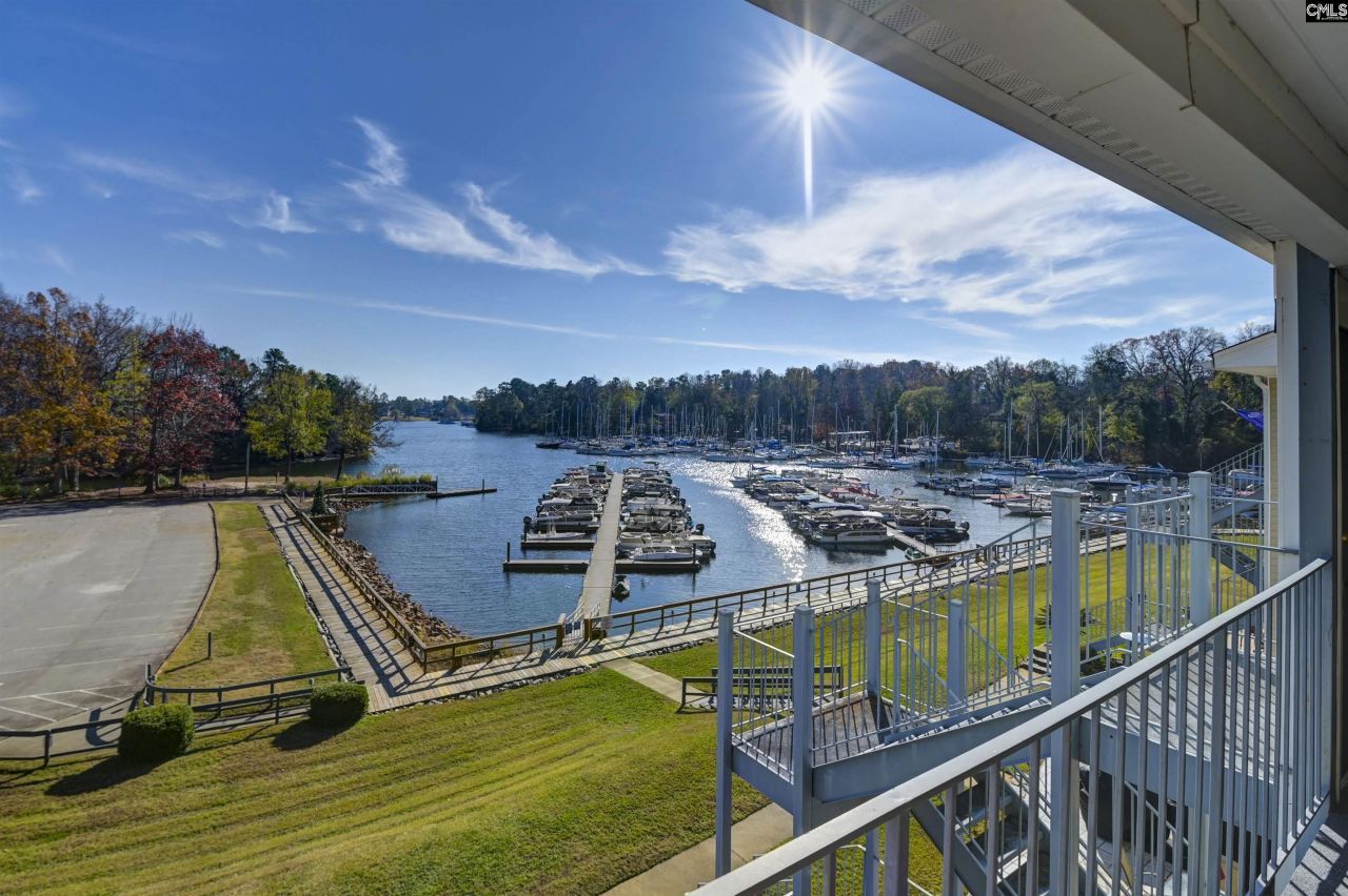 320 Shoreline Drive Photo 5