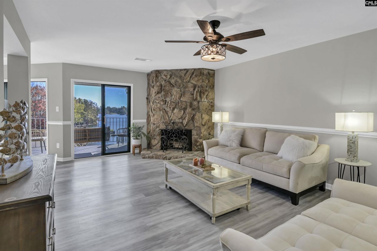 320 Shoreline Drive Photo 7