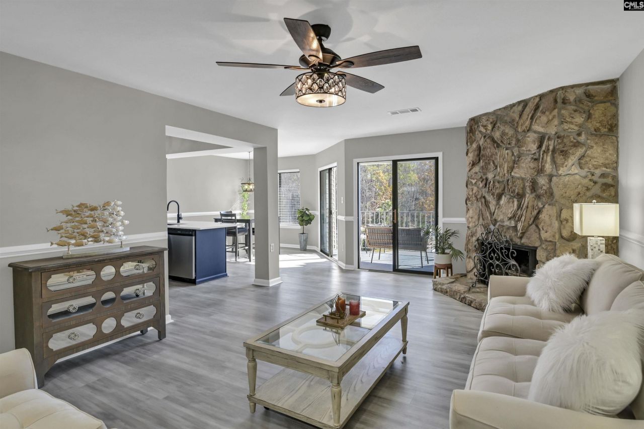 320 Shoreline Drive Photo 8