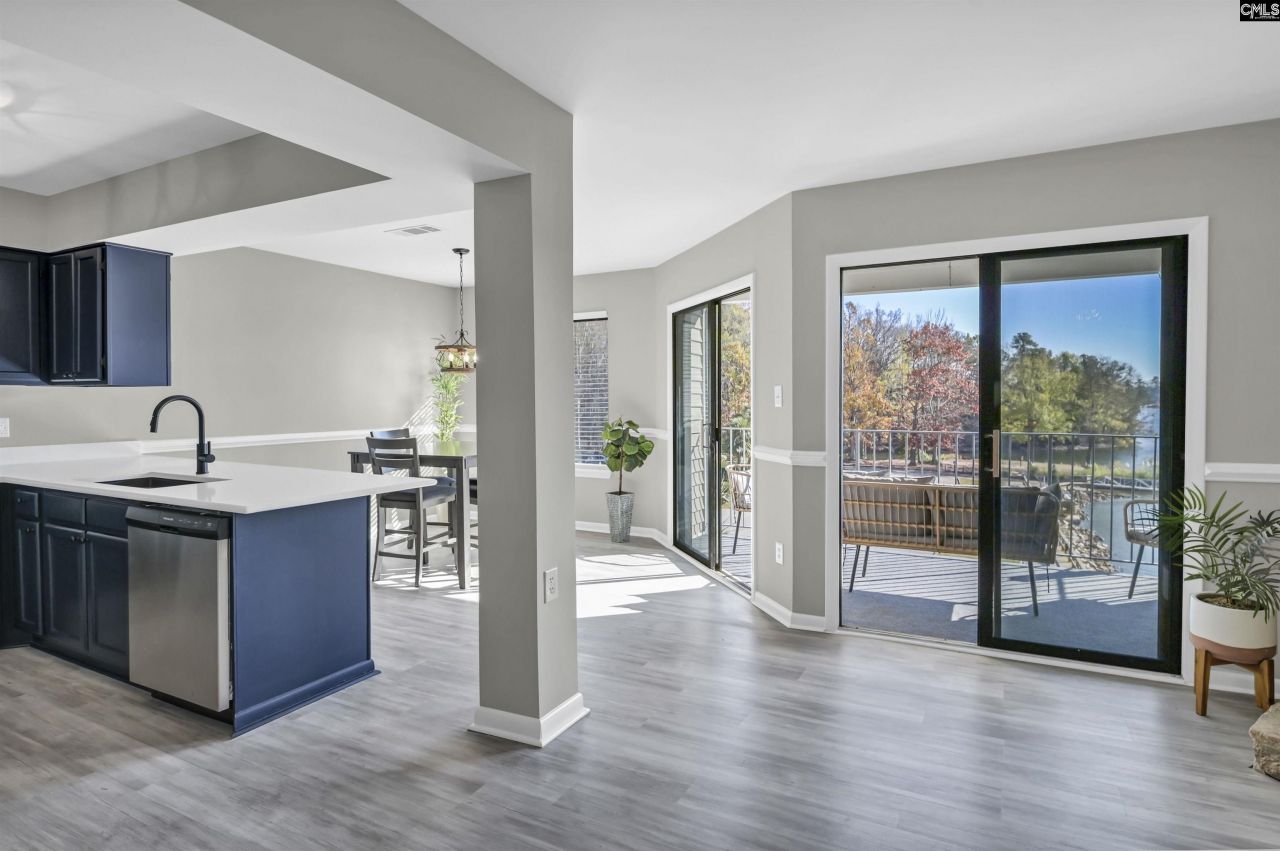 320 Shoreline Drive Photo 9