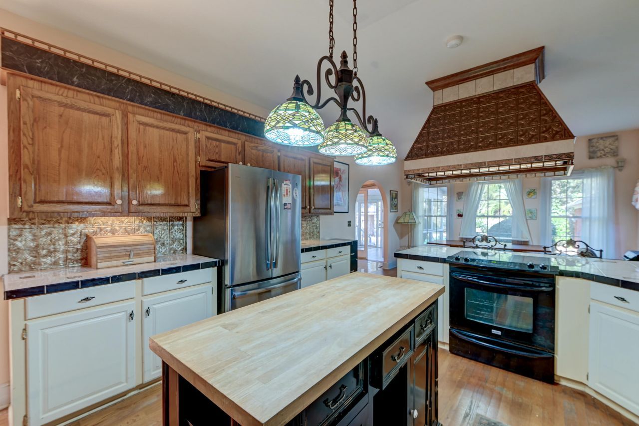 100 Rexford Court Photo 10