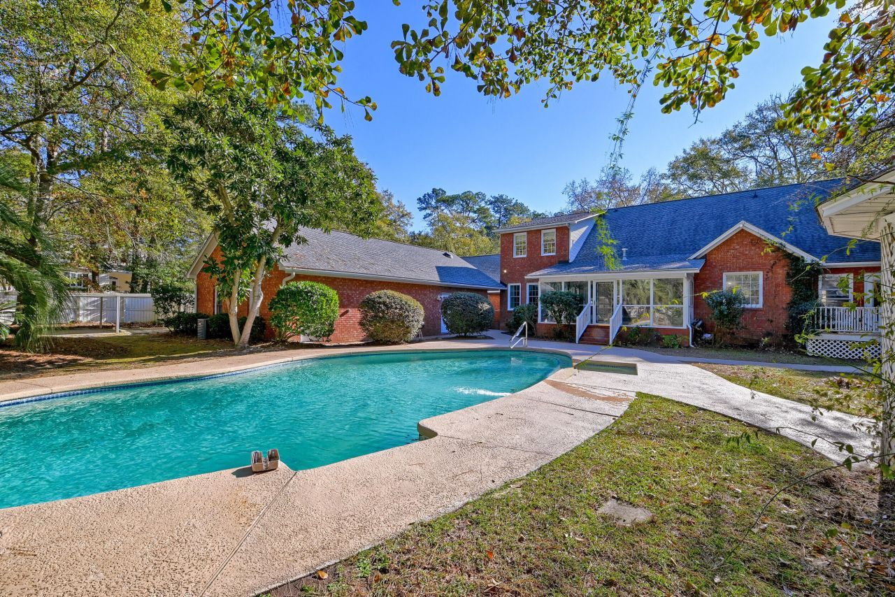 100 Rexford Court Photo 14