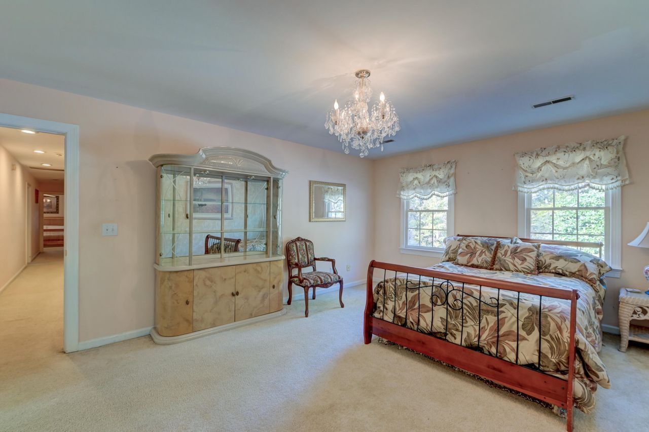 100 Rexford Court Photo 19