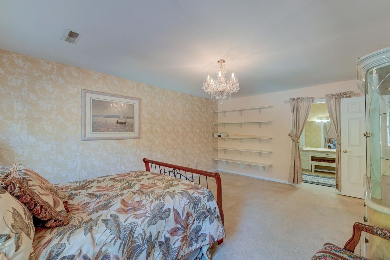 100 Rexford Court Photo 20