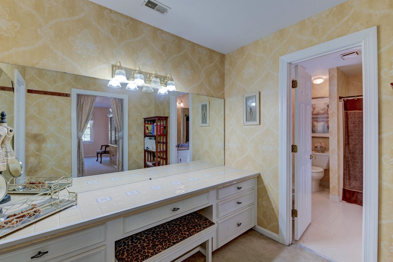 100 Rexford Court Photo 21