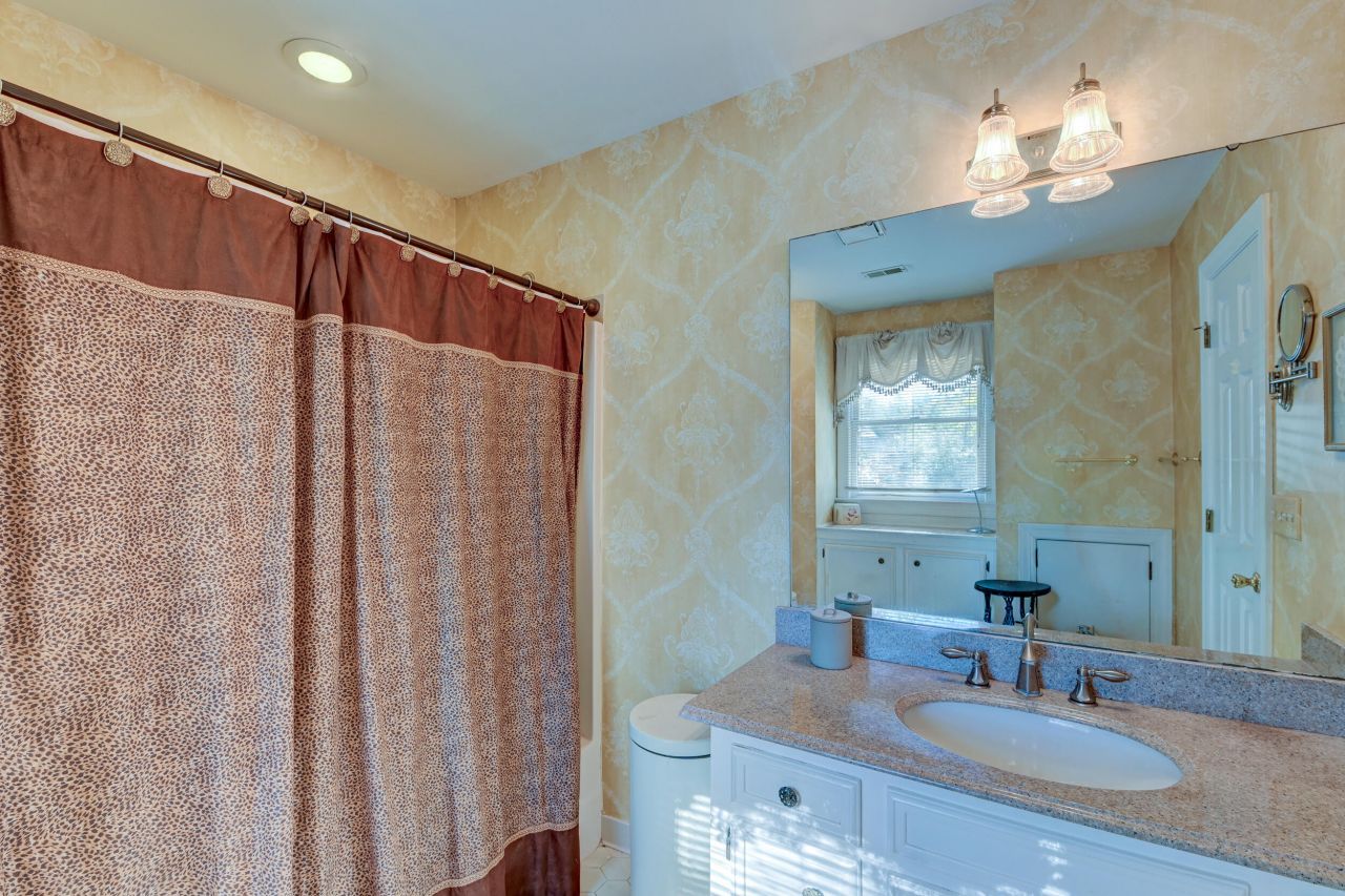 100 Rexford Court Photo 22