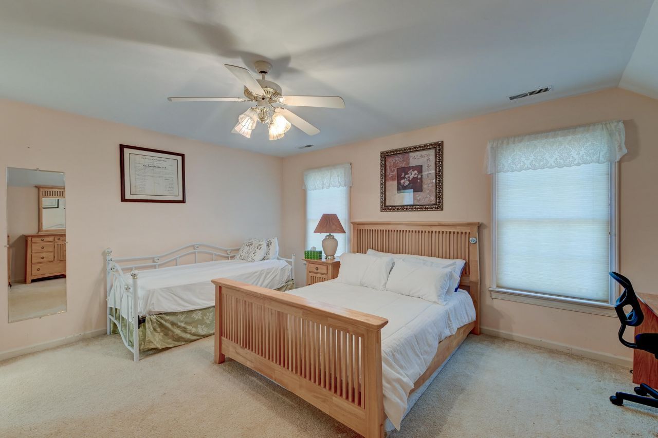 100 Rexford Court Photo 23