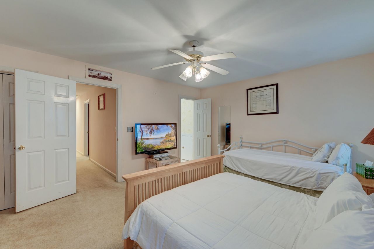 100 Rexford Court Photo 24