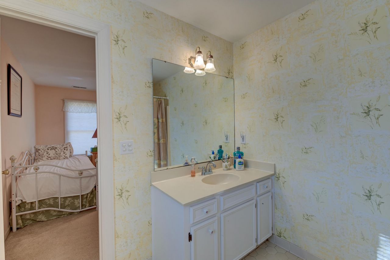 100 Rexford Court Photo 25