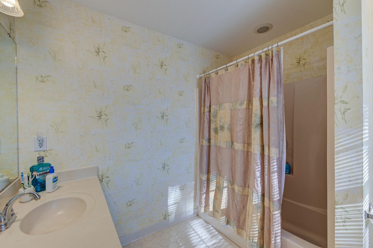 100 Rexford Court Photo 26