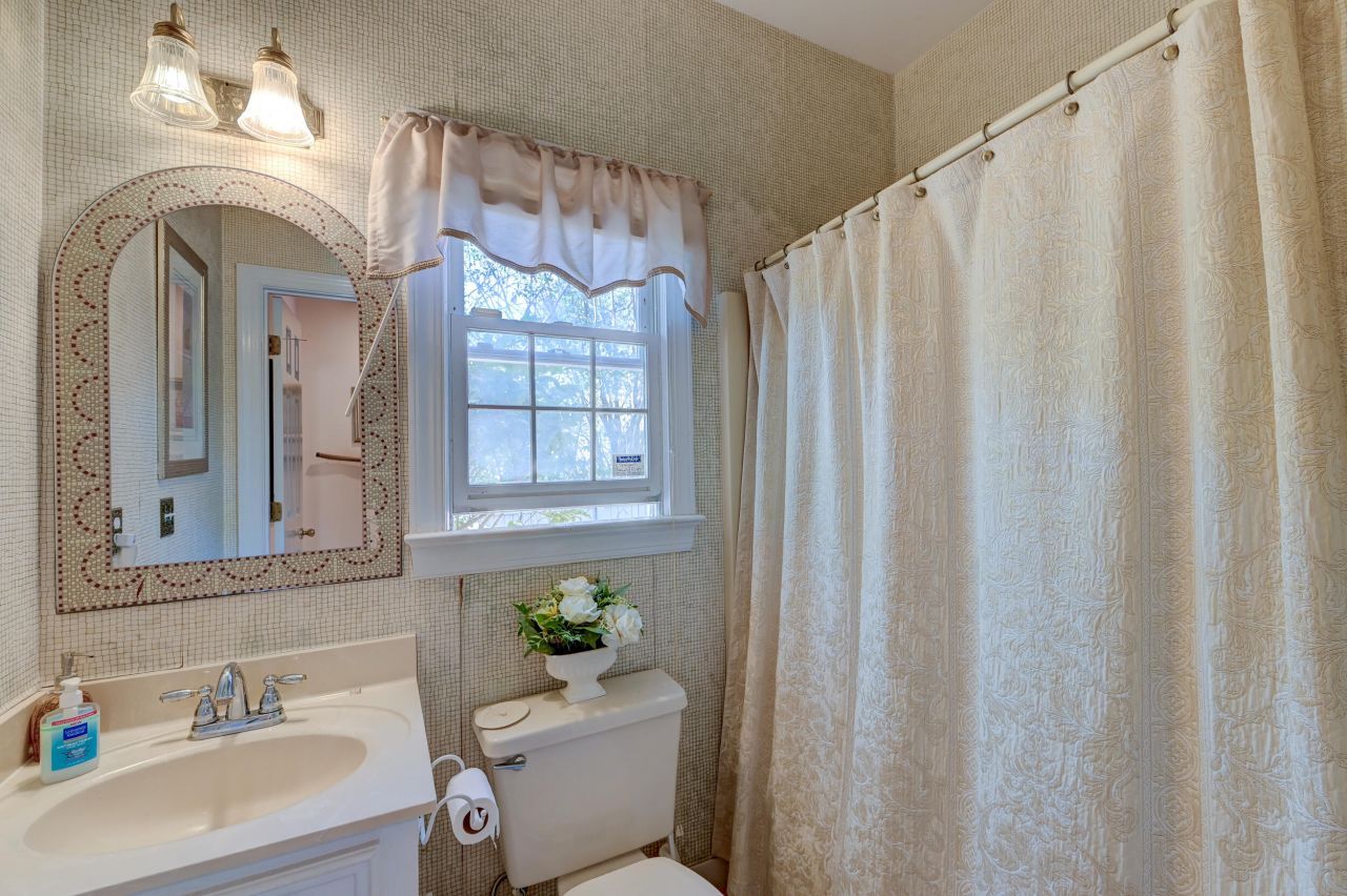 100 Rexford Court Photo 27