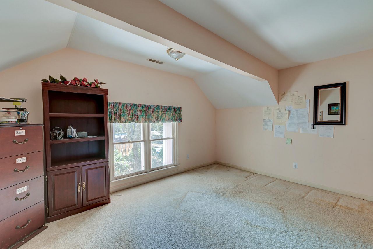 100 Rexford Court Photo 28