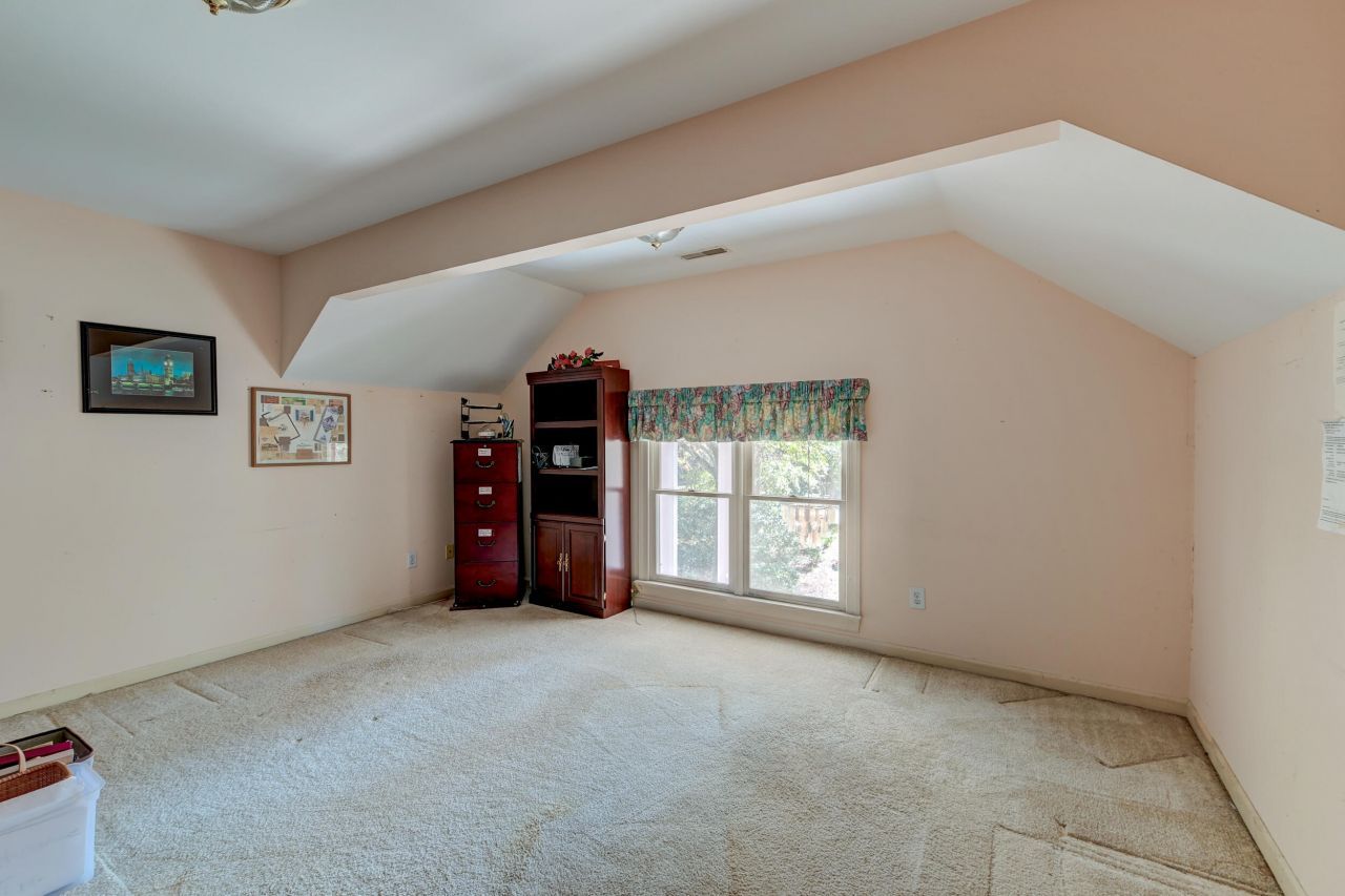 100 Rexford Court Photo 29