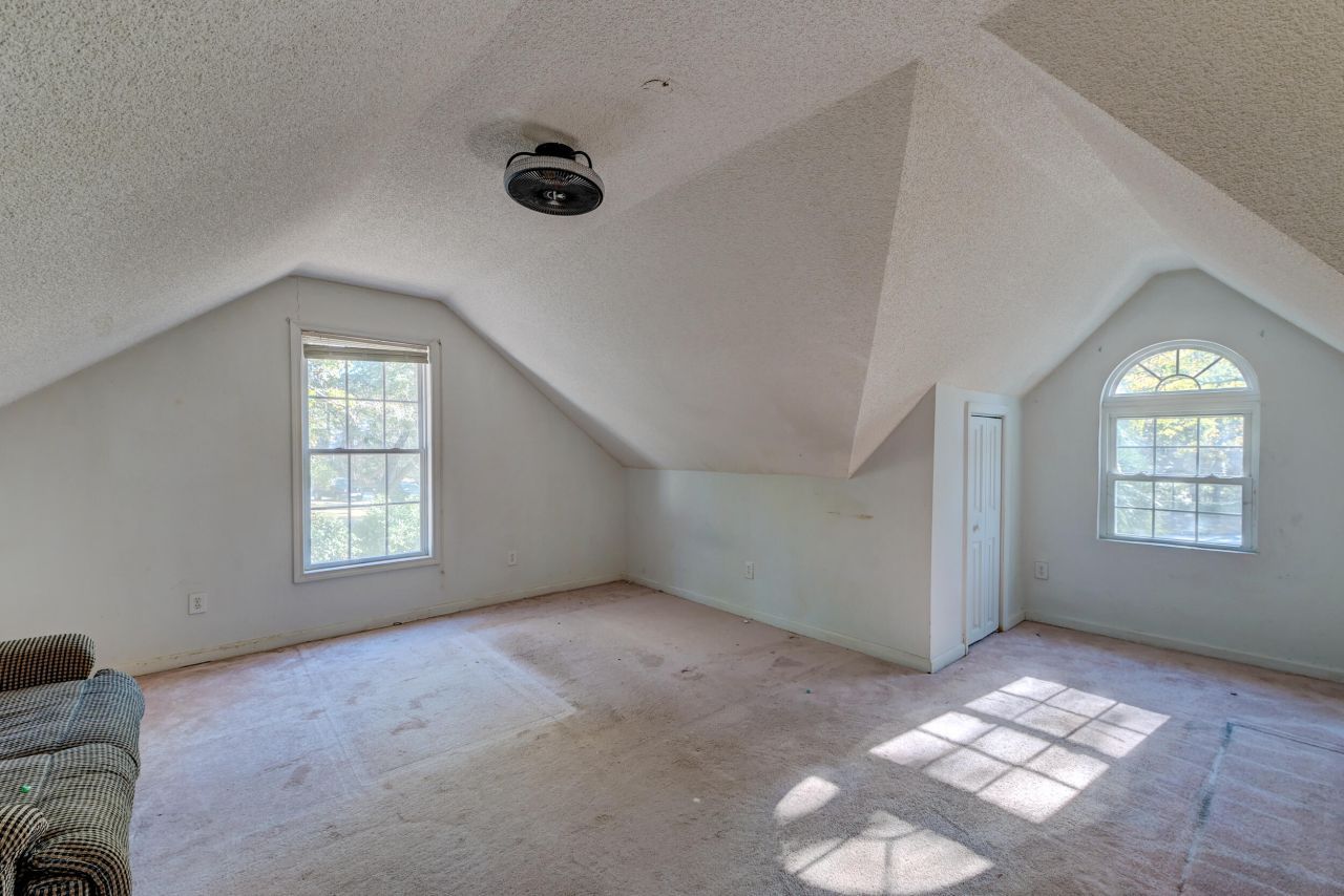 100 Rexford Court Photo 30