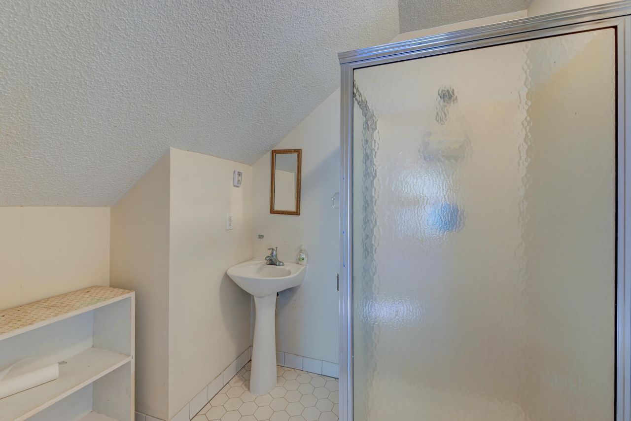 100 Rexford Court Photo 32