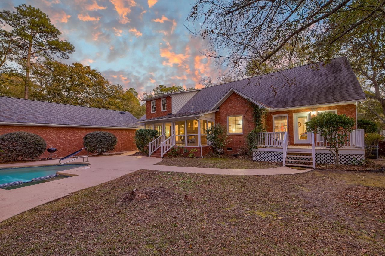 100 Rexford Court Photo 35