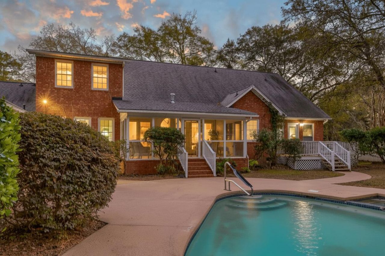 100 Rexford Court Photo 37