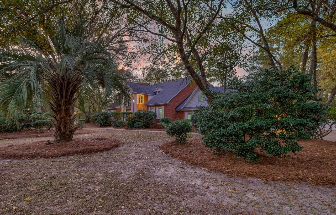 100 Rexford Court Photo 38