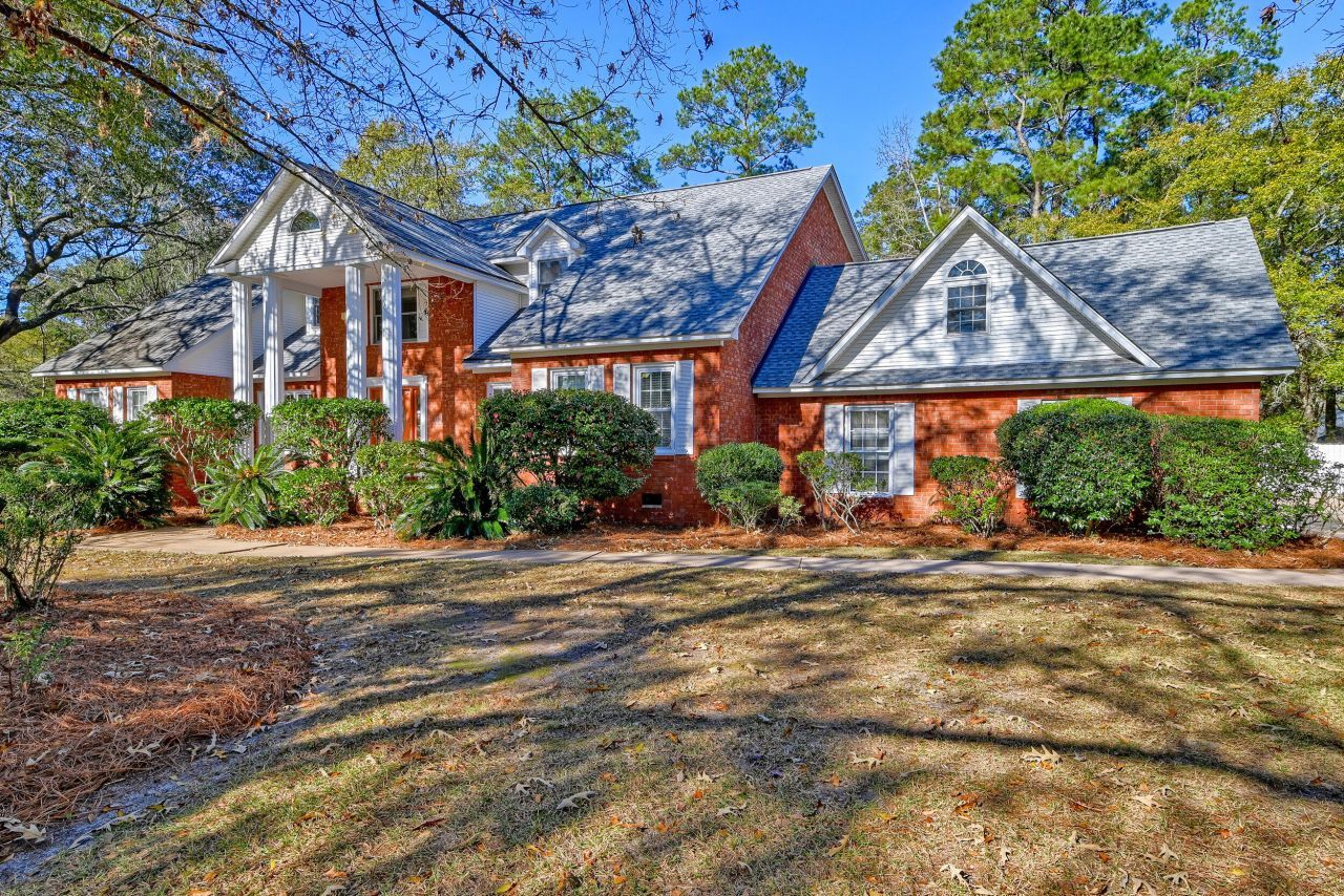 100 Rexford Court Photo 41