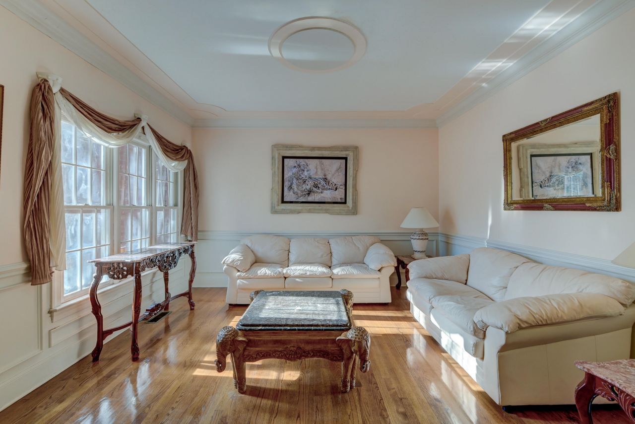 100 Rexford Court Photo 44