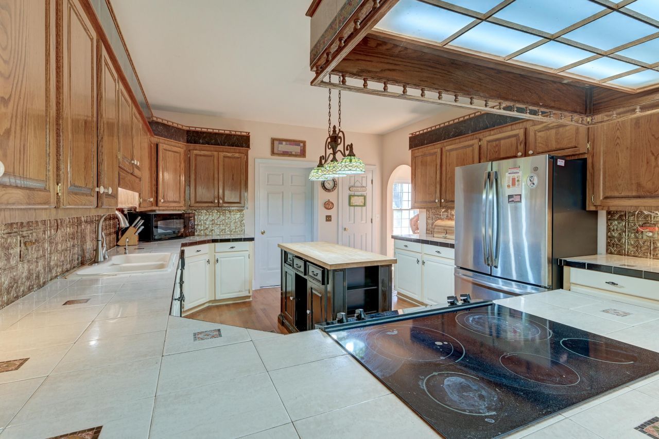 100 Rexford Court Photo 47