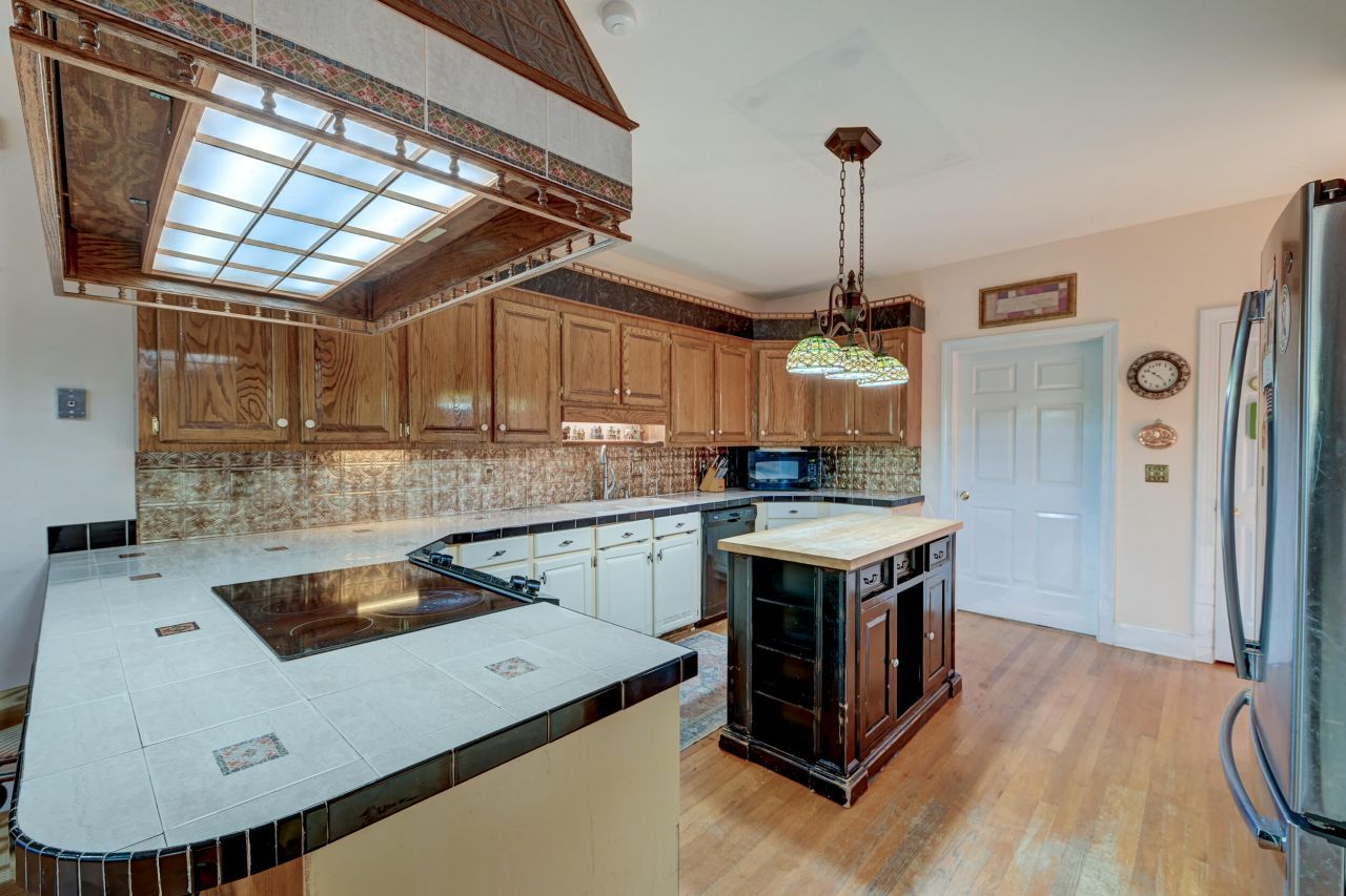 100 Rexford Court Photo 48