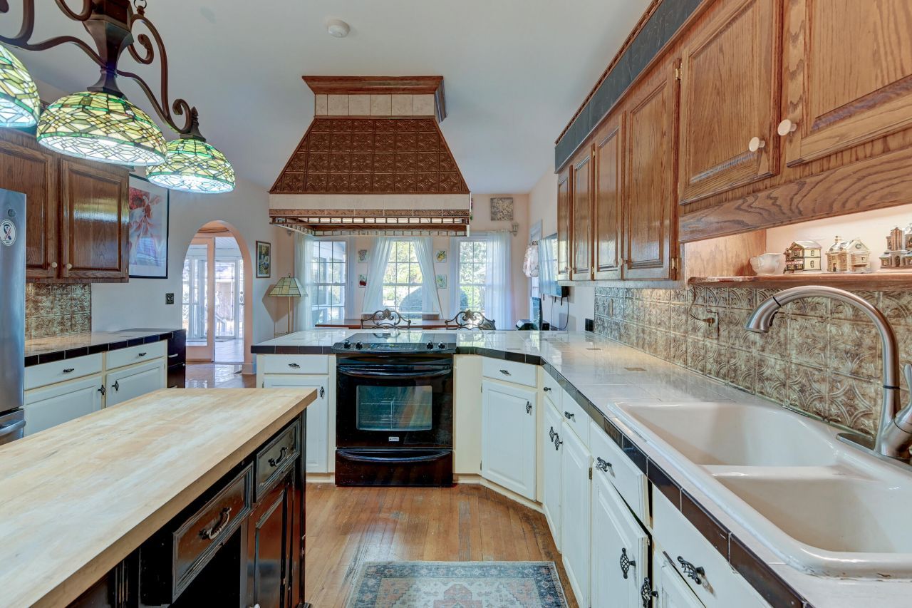 100 Rexford Court Photo 49