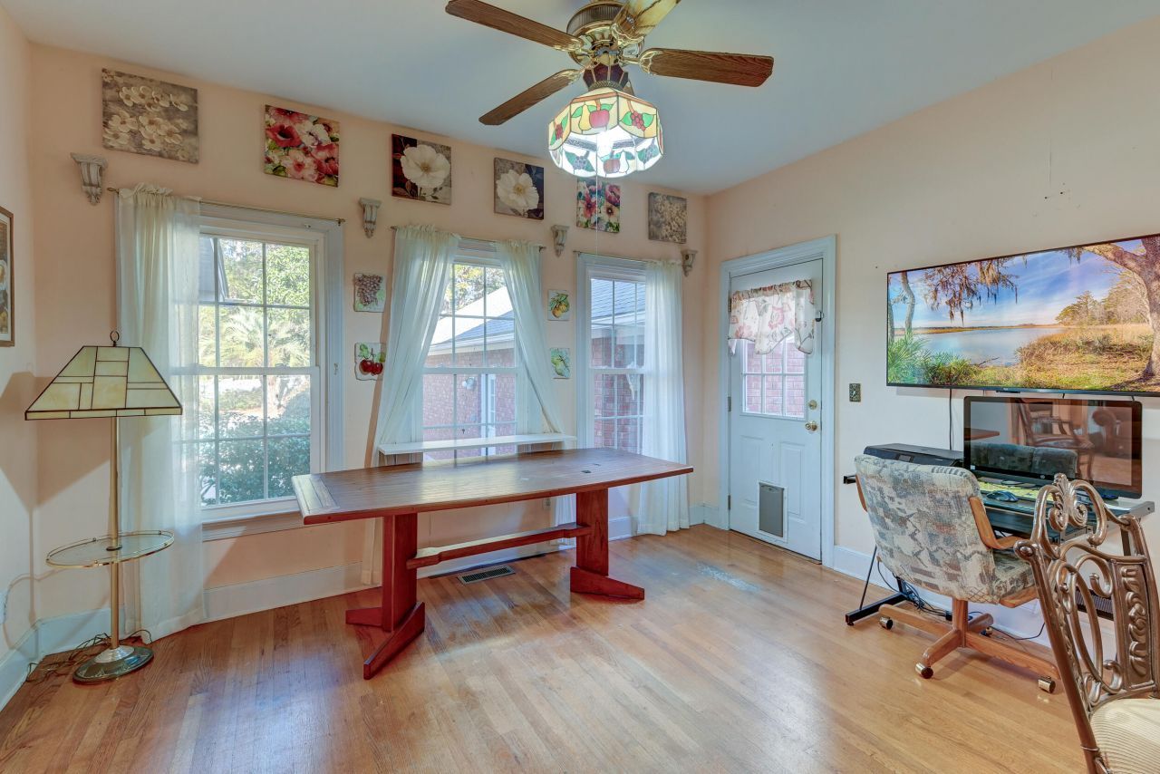 100 Rexford Court Photo 50