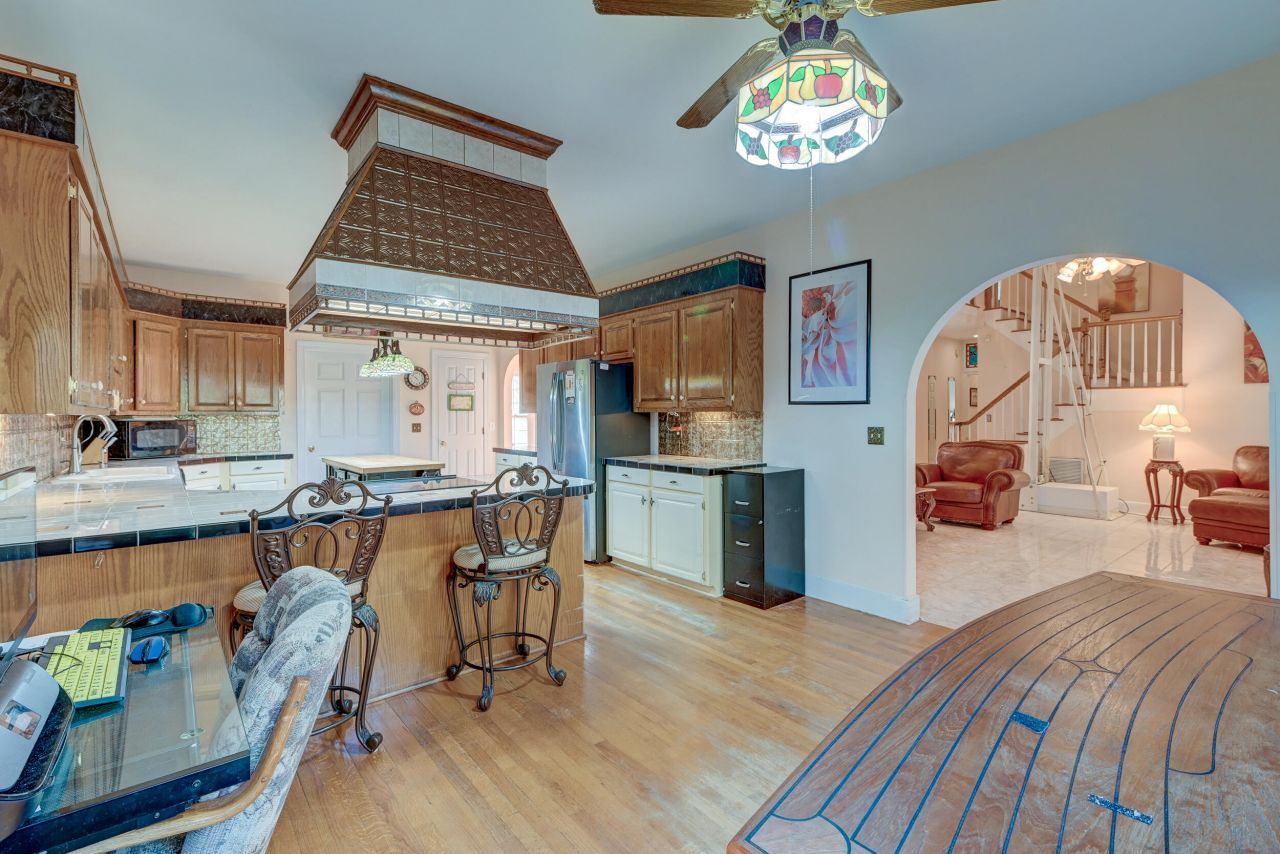 100 Rexford Court Photo 51