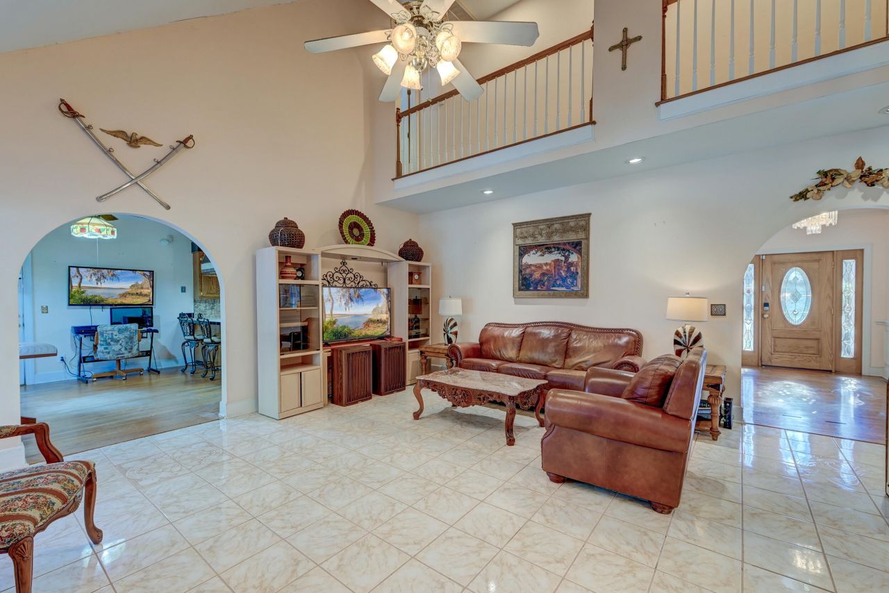 100 Rexford Court Photo 52