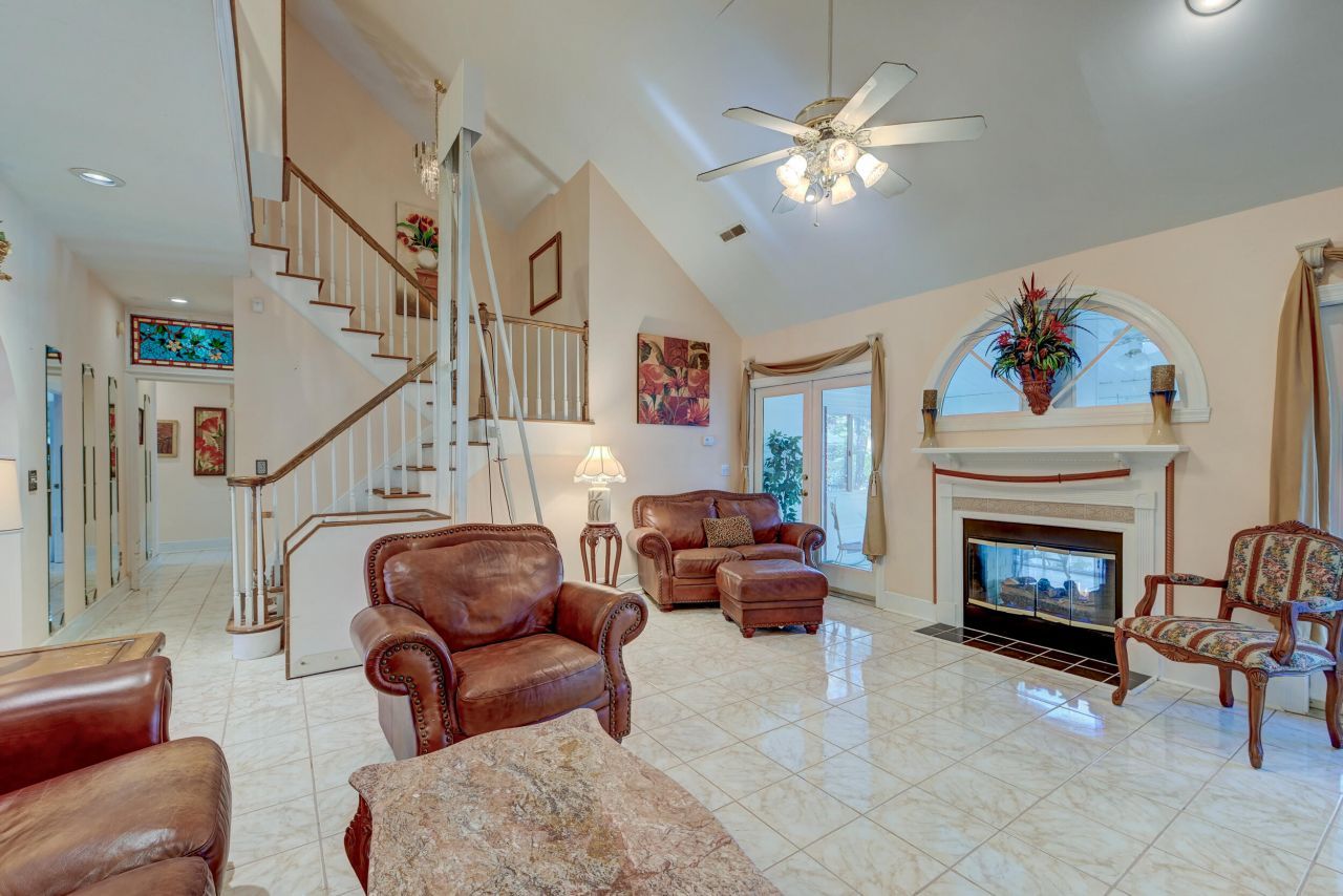 100 Rexford Court Photo 53