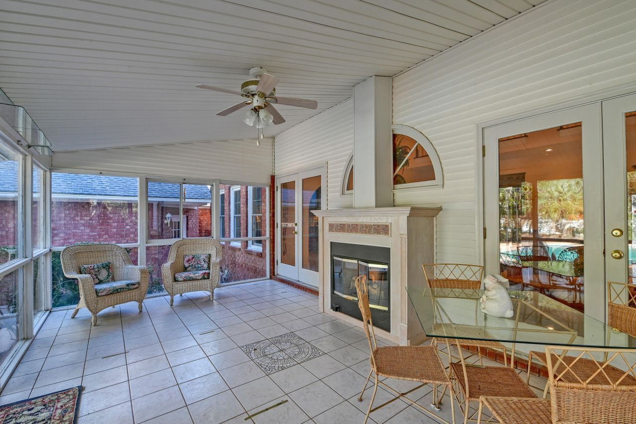 100 Rexford Court Photo 54