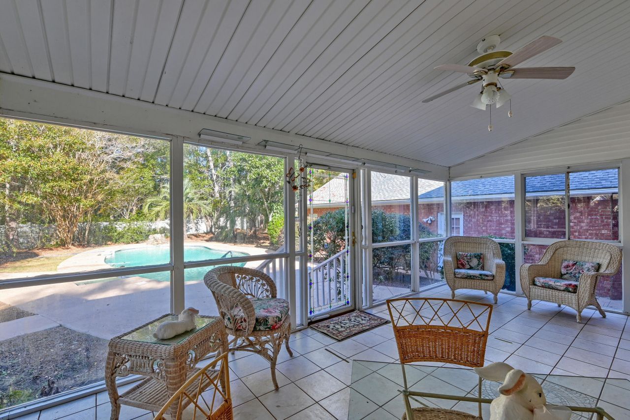 100 Rexford Court Photo 55