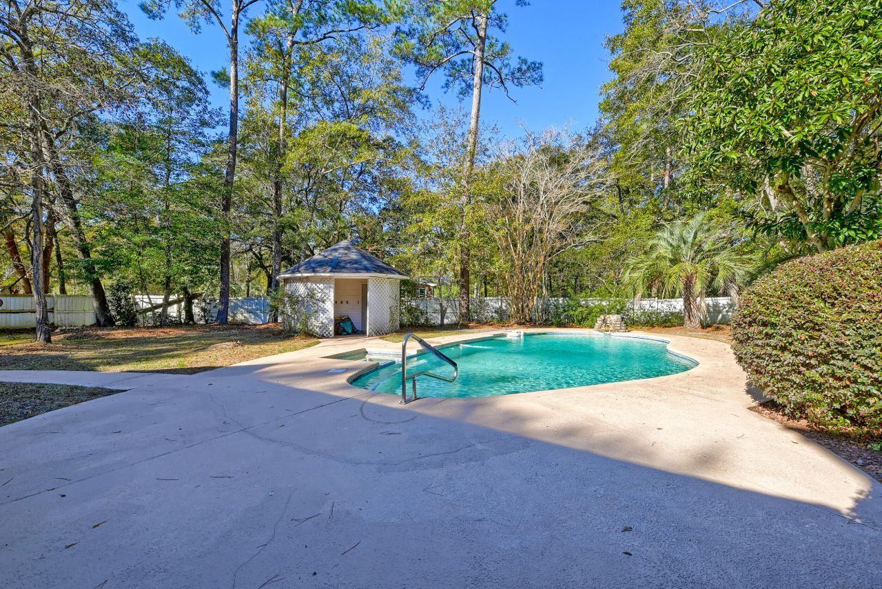 100 Rexford Court Photo 57