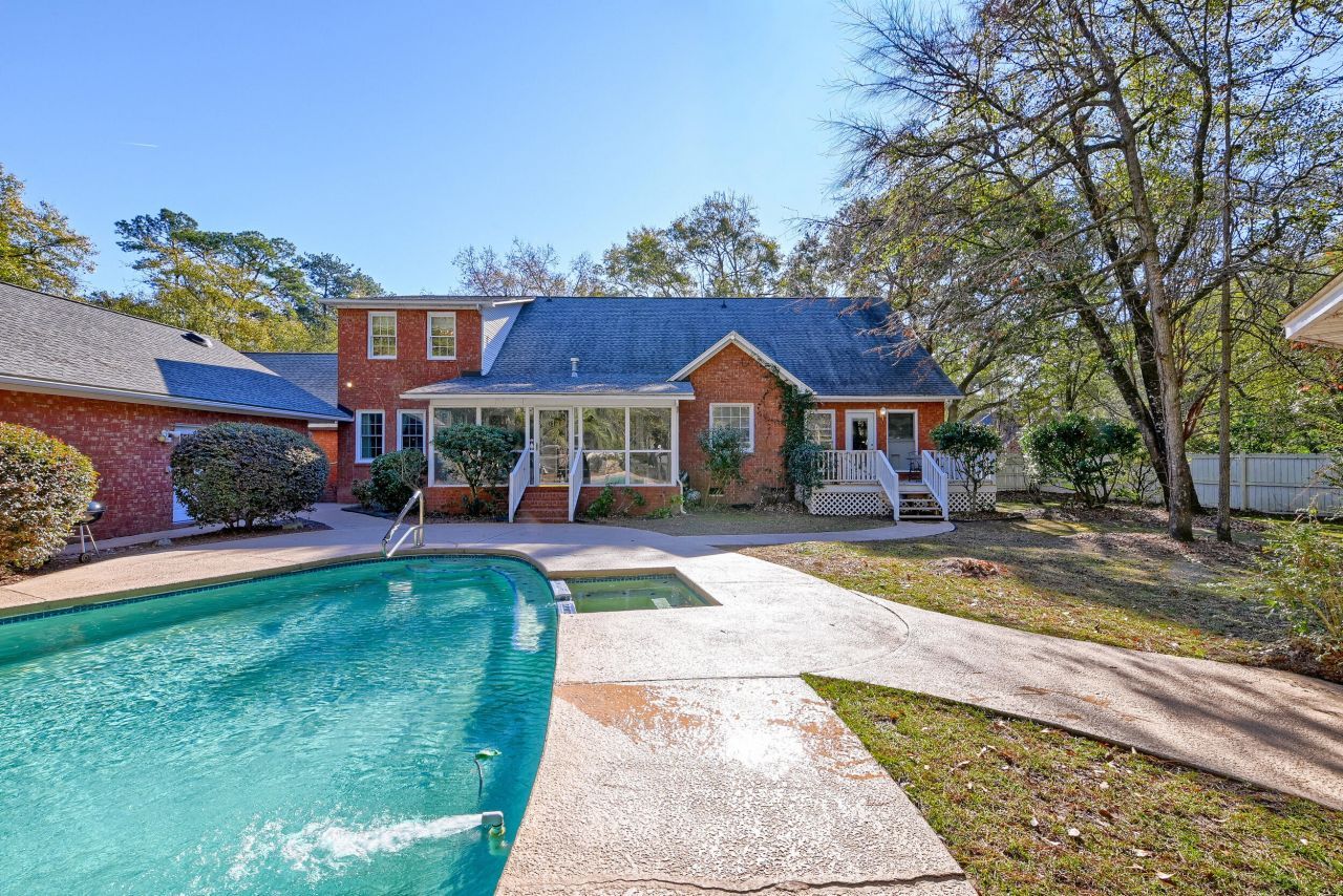 100 Rexford Court Photo 58