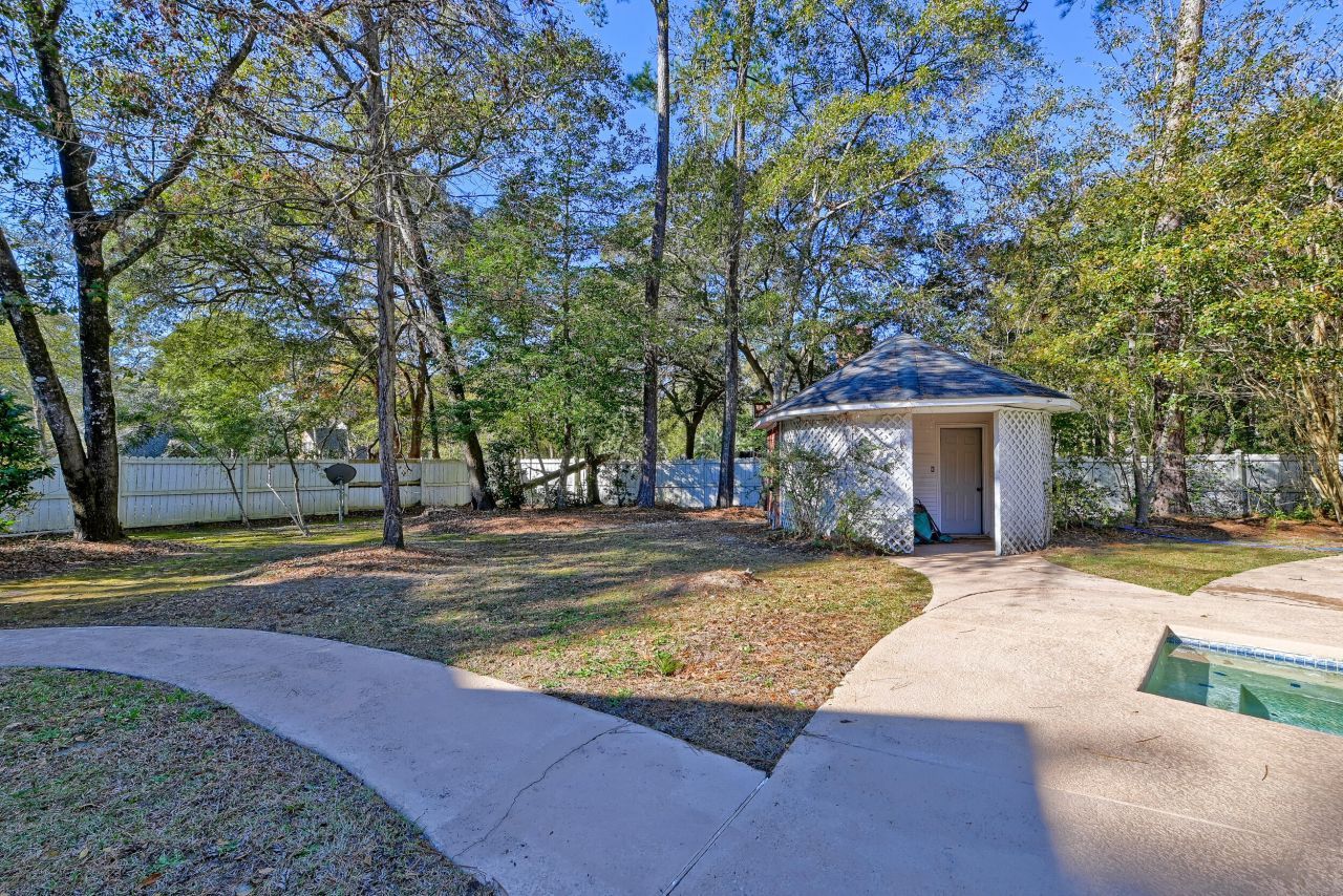 100 Rexford Court Photo 60