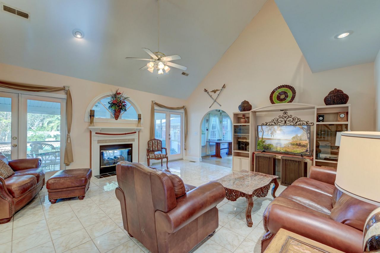 100 Rexford Court Photo 7