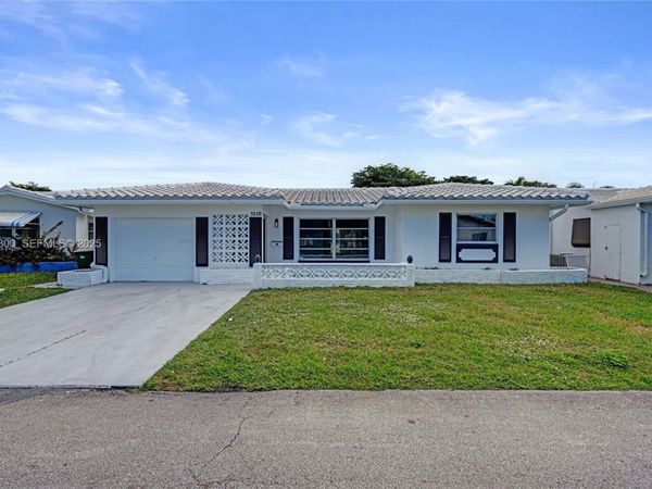 5810 NW 81st Ave, Tamarac, FL 33321