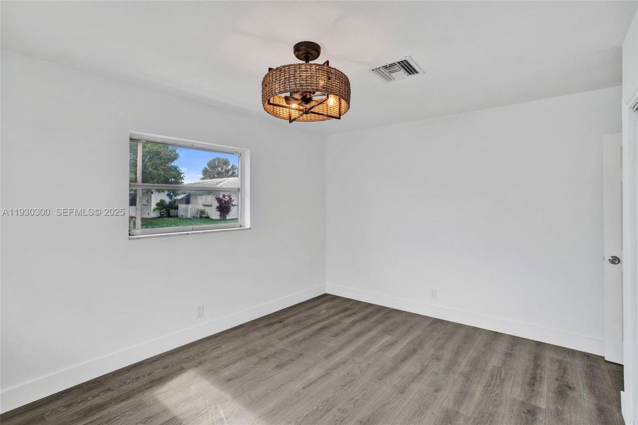 5810 NW 81st Ave, Tamarac, FL 33321 Photo