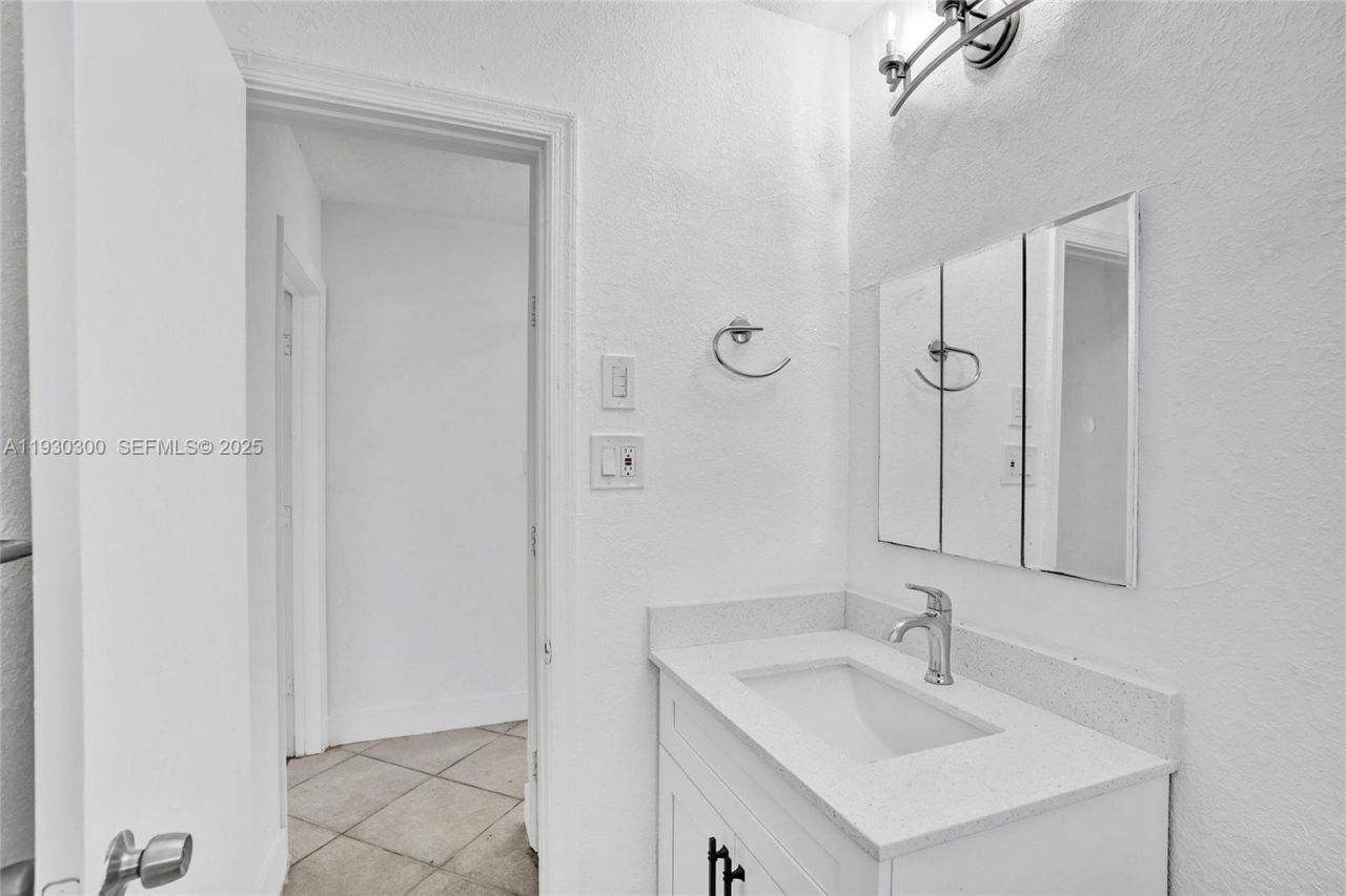 5810 NW 81st Ave, Tamarac, FL 33321 Photo