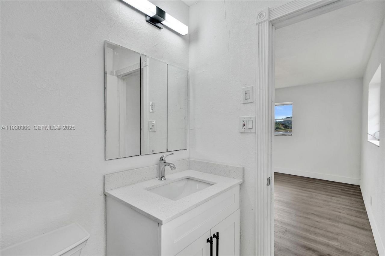 5810 NW 81st Ave, Tamarac, FL 33321 Photo