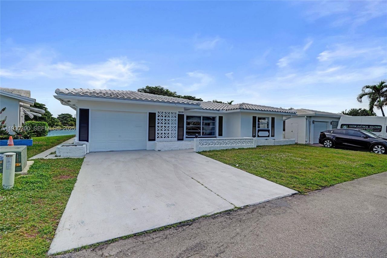 5810 NW 81st Ave, Tamarac, FL 33321 Photo