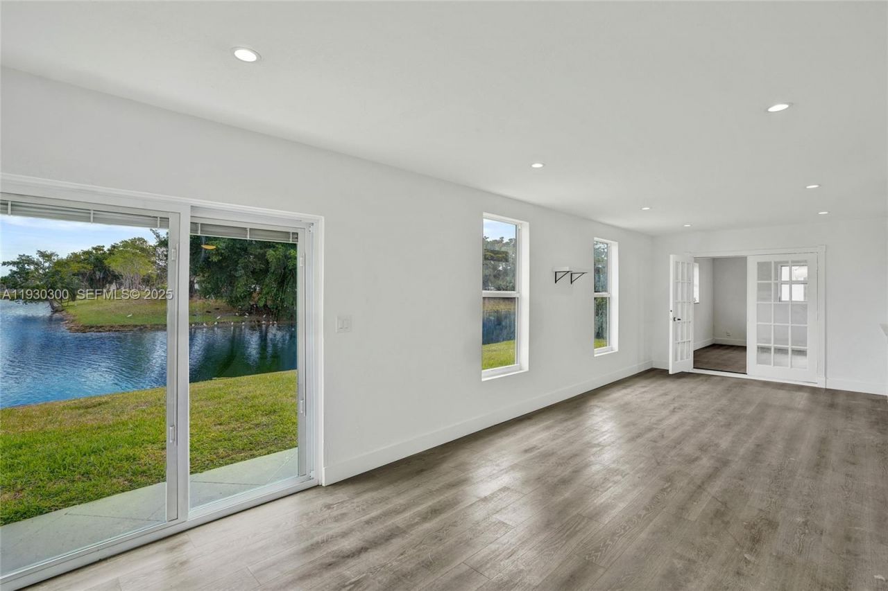 5810 NW 81st Ave, Tamarac, FL 33321 Photo